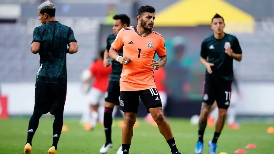 Selección Mexicana: Alexis Vega homenajeó a Luis Malagón en el calentamiento