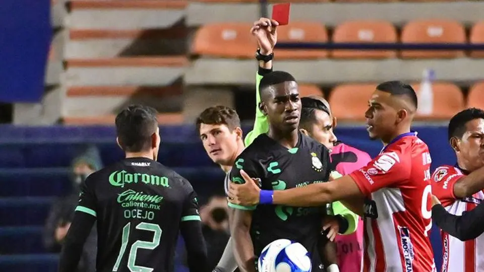 Félix Torres: Comisión Disciplinaria investigará caso de racismo contra jugador de Santos