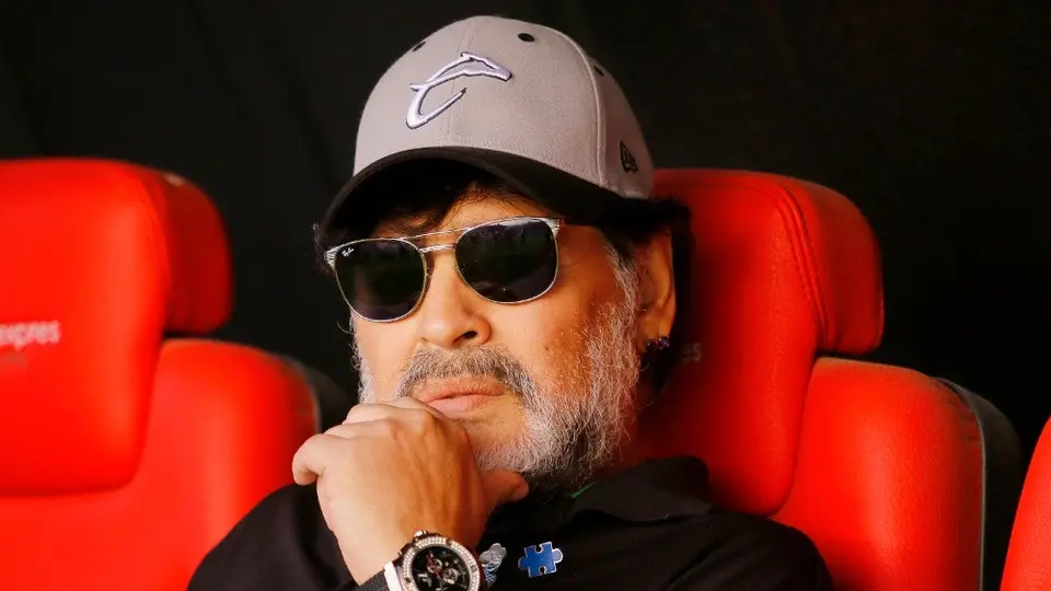 Maradona arremetió contra sus hijas con irónico video: 'Preso, las pelotas'