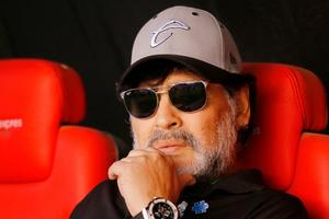 Maradona arremetió contra sus hijas con irónico video: 'Preso, las pelotas'