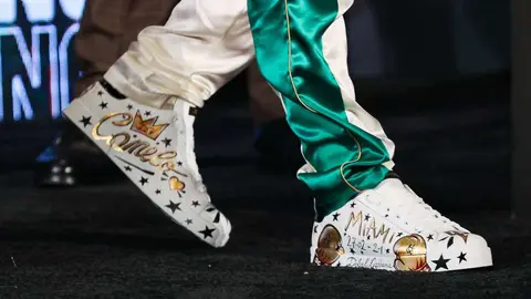 Canelo Álvarez: Lució tenis personalizados en ceremonia de pesaje