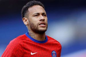 Neymar jugó póker tras ser expulsado en partido vs Lille