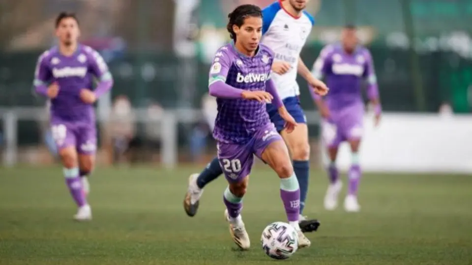Diego Lainez: Será titular por tercer partido consecutivo con el Betis ante el Huesca