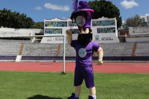 Germán Villa e Isaac Terrazas presentaron a 'Chinelón', nueva botarga de Morelos