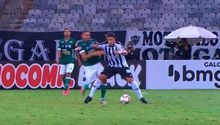 VIDEO: 'Hulk' mostró su fortaleza física al dejar sobre la lona a un rival en juego del Atlético Mineiro