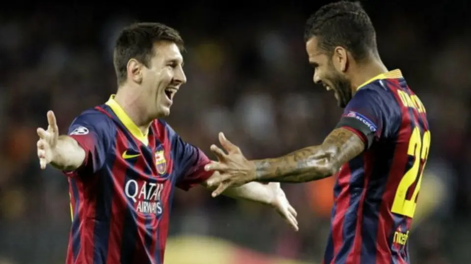 Dani Alves: 'A Messi le falta que este Barcelona lo arrope'