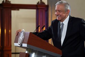 AMLO firmó la solicitud de consulta para juicio a expresidentes