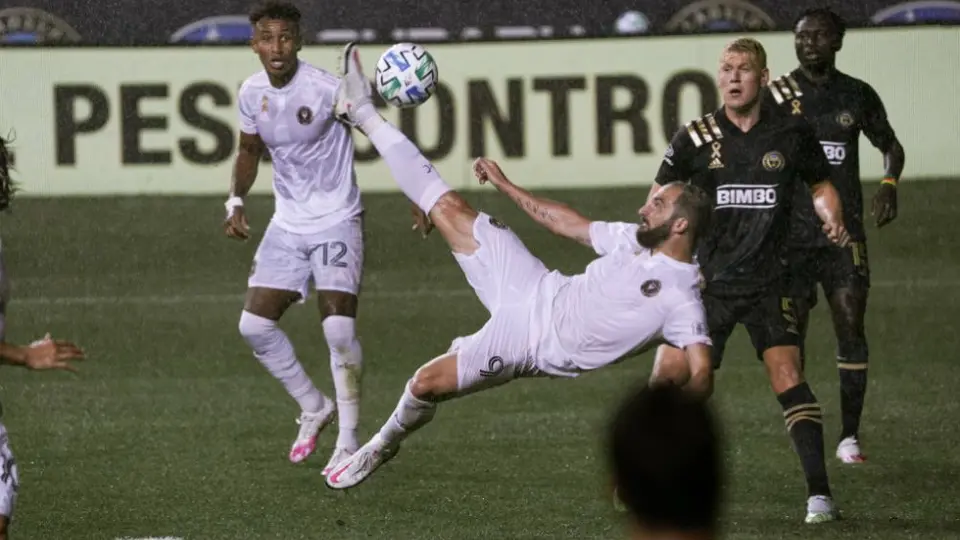 Video: Higuaín falló un penalti y protagonizó pelea en su debut en la MLS con el Inter de Miami