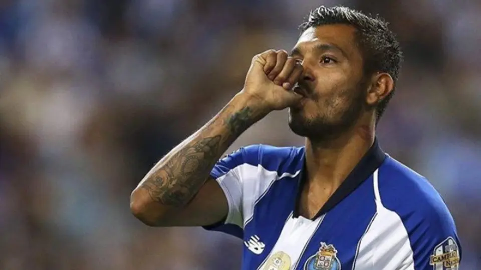 Tecatito Corona: Considera que le falta gol para ser un jugador de la élite