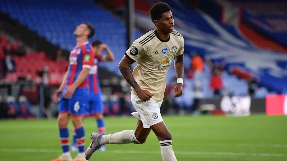 Rashford felicitó a Leeds por su regreso a la Premier y fue duramente criticado