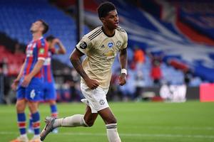 Rashford felicitó a Leeds por su regreso a la Premier y fue duramente criticado