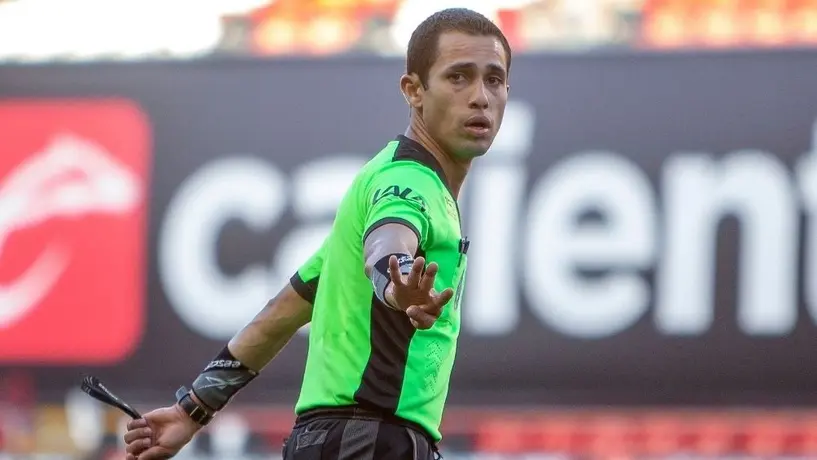 Árbitro sufrió agresión durante encuentro entre Chivas vs Santos Sub 20