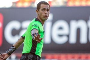 Árbitro sufrió agresión durante encuentro entre Chivas vs Santos Sub 20