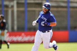 Alejandro Kirk se reinventa para mantenerse en MLB: 'Bajé unos cuantos kilos y me siento bien'