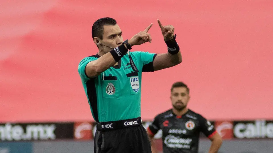 Liga MX: Arturo Brizio reconoció que los árbitros han abusado del uso del VAR