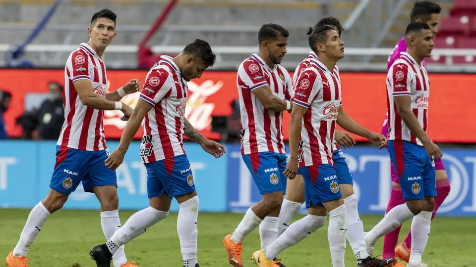 Chivas: ¿Cómo jugará vs Puebla ante las sensibles bajas en la delantera?