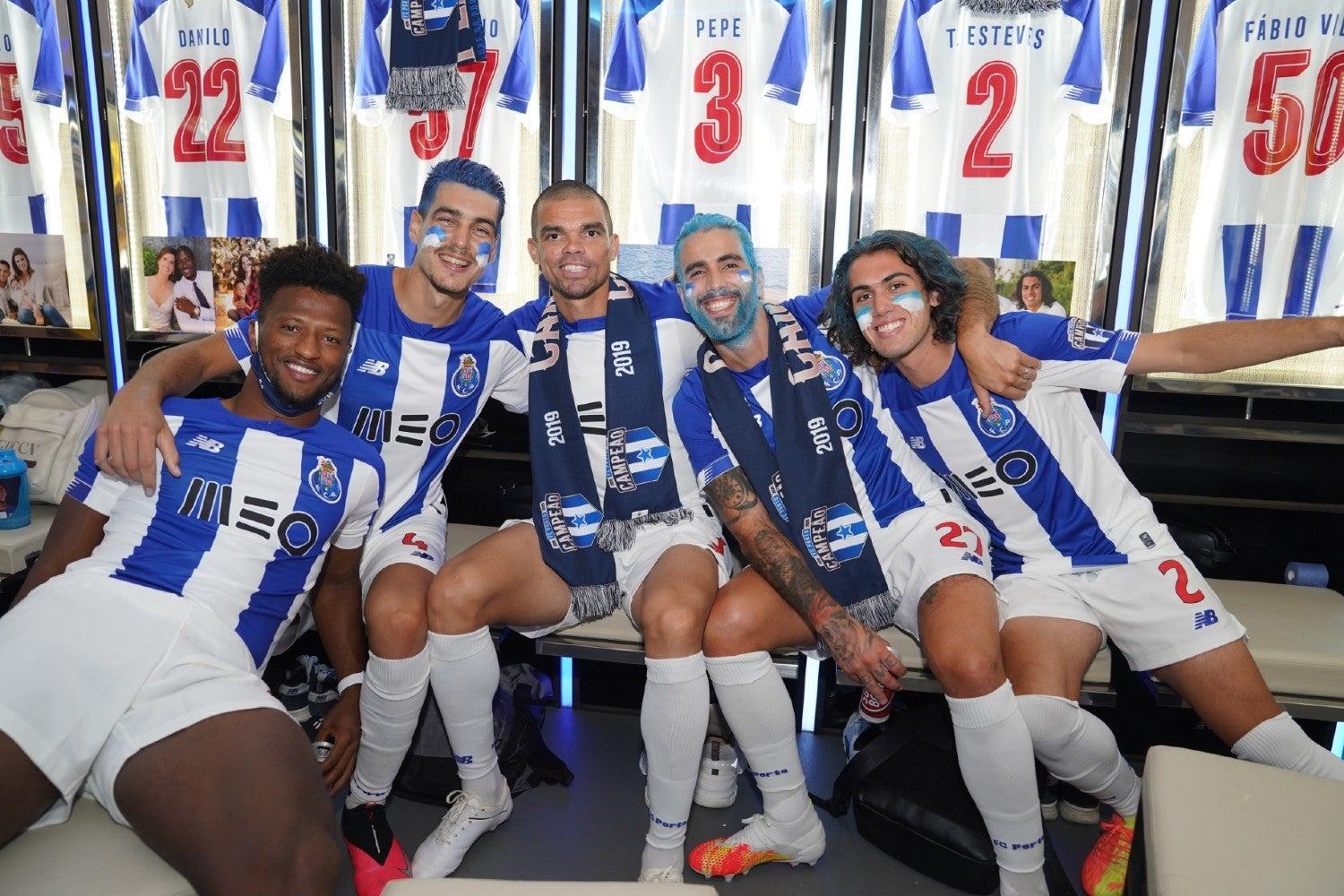 Tecatito Corona: Así festejó Porto su título de la Primeira Liga