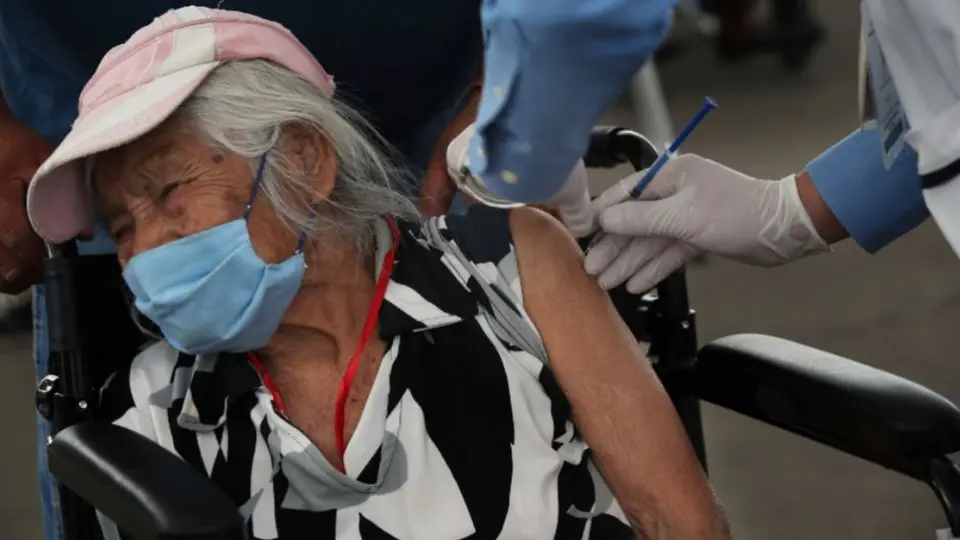 Covid-19: 145 mil 596 adultos mayores han sido vacunados contra el coronavirus en la CDMX