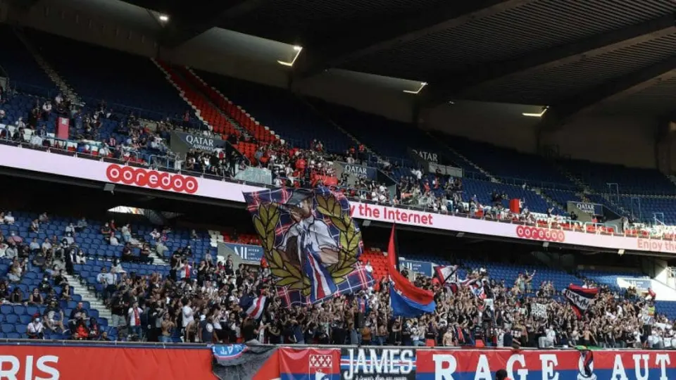 Francia podría autorizar más de cinco mil espectadores en los estadios
