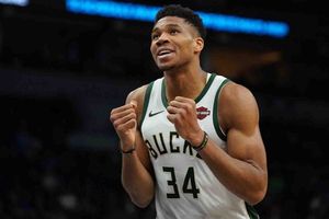 Antetokounmpo: Cromo del jugador de Bucks fue subastado en más de un millón de dólares