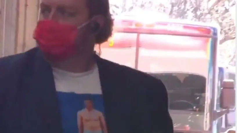 Super Bowl LV: Ryan Jensen sorprendió con playera de Tom Brady a su llegada al estadio
