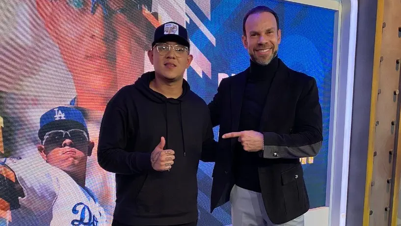 Zague le obsequió a Julio Urías una playera del América de los años ochenta