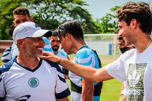 Santiago Giménez sorprendió al Chaco en práctica de Cancún FC
