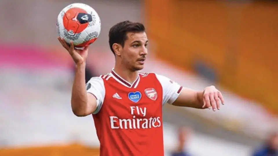 Arsenal: Gunners reforzaron defensa con fichajes de Soares y Marí