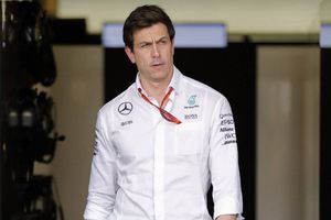 Jefe de Mercedes sobre jefes de Red Bull y McLaren: 'No dejan de esparcir mier...'