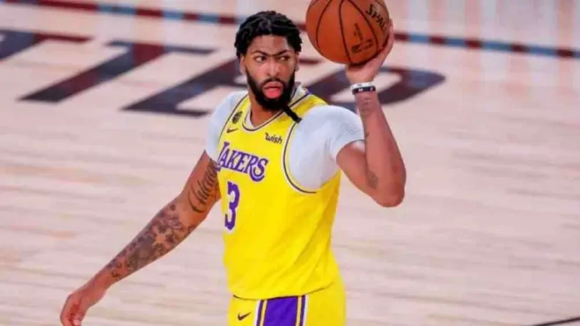 Lakers: Anthony Davis ayudó a su guardia de seguridad en accidente automovilístico