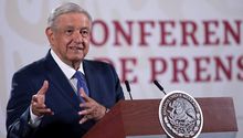 AMLO: 'Facebook es más popular, Twitter es para clase media hacia arriba'