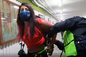 Policías de la CDMX agredieron a fotoperiodistas en marcha por el Día Internacional de la Mujer
