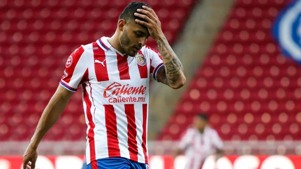 Chivas: Foto presentada sobre barrida de Rivero a Vega no corresponde al momento de la lesión
