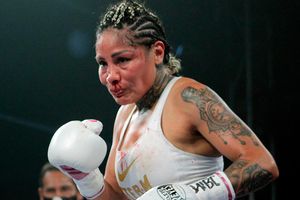 Barby Juárez perdió el título mundial Gallo del CMB ante Yulihan Luna