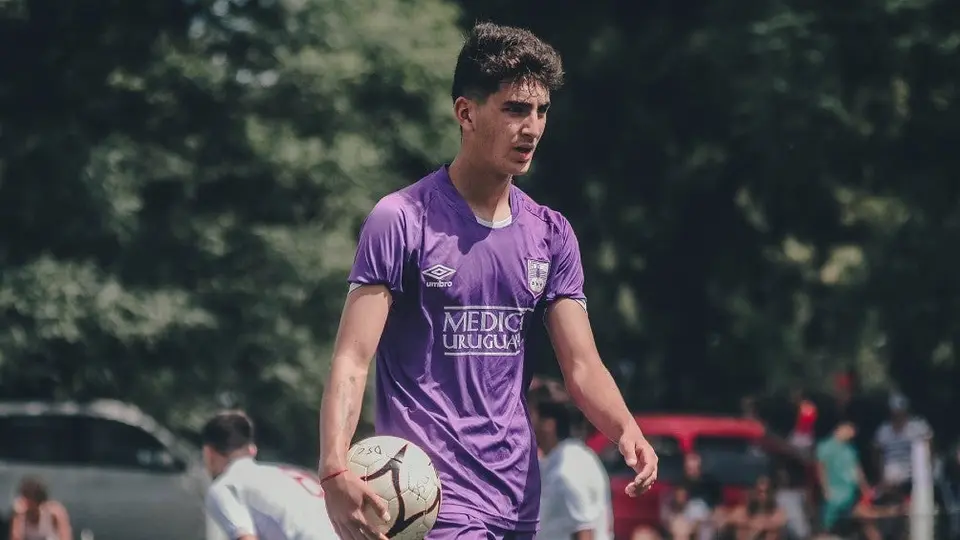 Diego Abreu, hijo de Loco, descendió a Segunda División con el Defensor Sporting