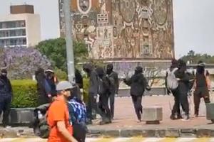 Video: Encapuchados vandalizaron instalaciones de la UNAM