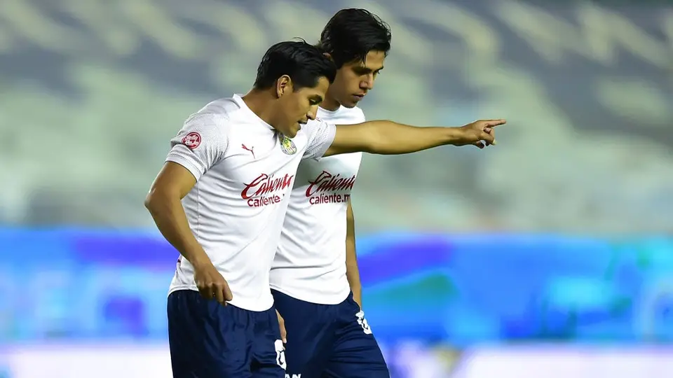Jesús Sánchez comparó a Chicharito con JJ Macías: "Los dos tienen hambre de gol"