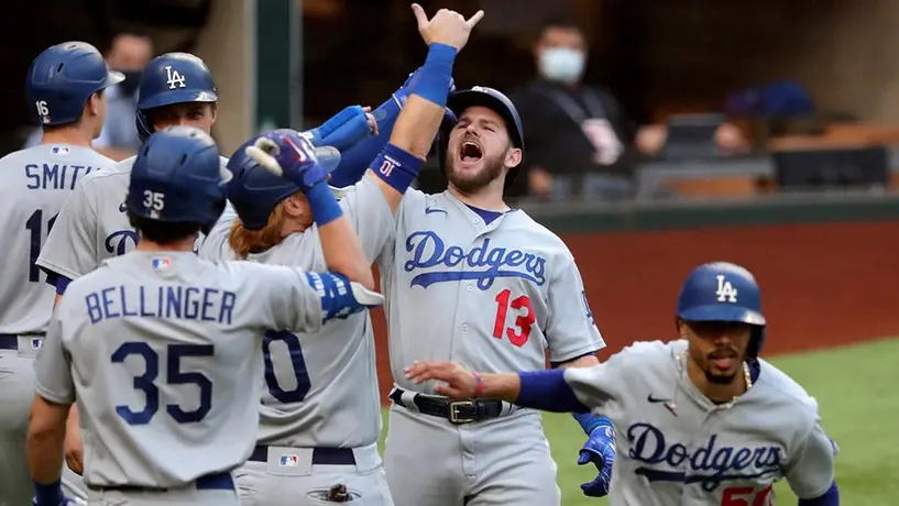 Dodgers y Julio Urías hacen historia en paliza contra Braves