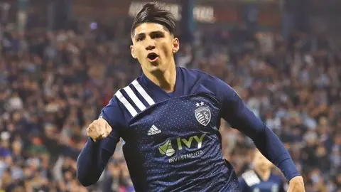 Alan Pulido: Presumió el proceso de diseño de su nuevo tatuaje