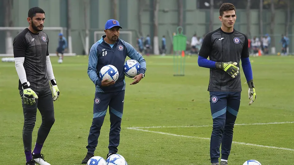 Cruz Azul: Hugo Sánchez quiere a Olaf Heredia; La Máquina ve al Conejo Pérez como inamovible