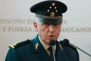 Salvador Cienfuegos: Le fue negada la libertad bajo fianza por riesgo de fuga