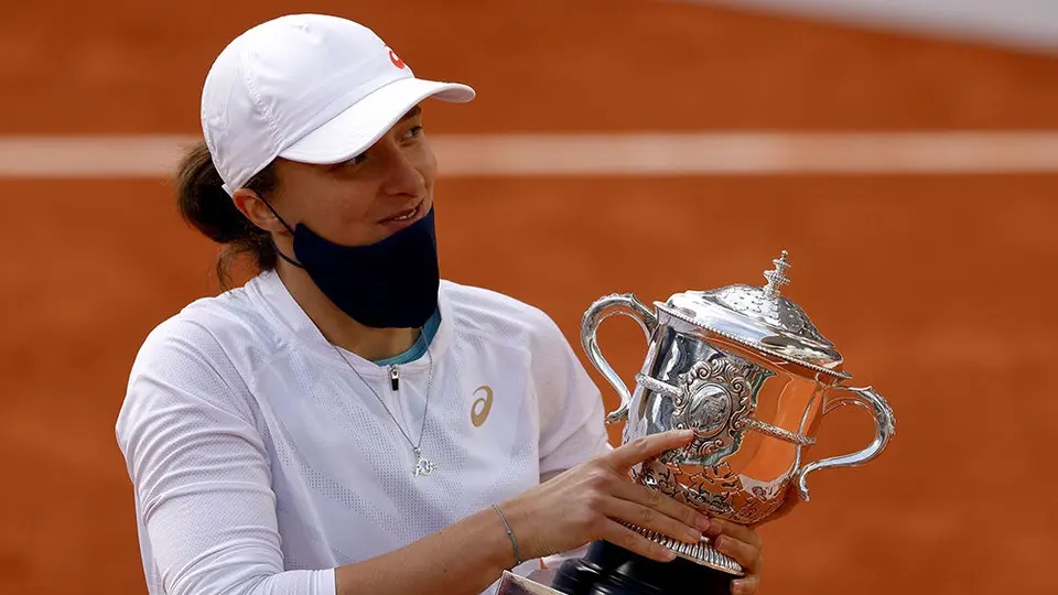 Roland Garros: Iga Swiatek, de 19 años, venció a Kenin y se coronó en Francia