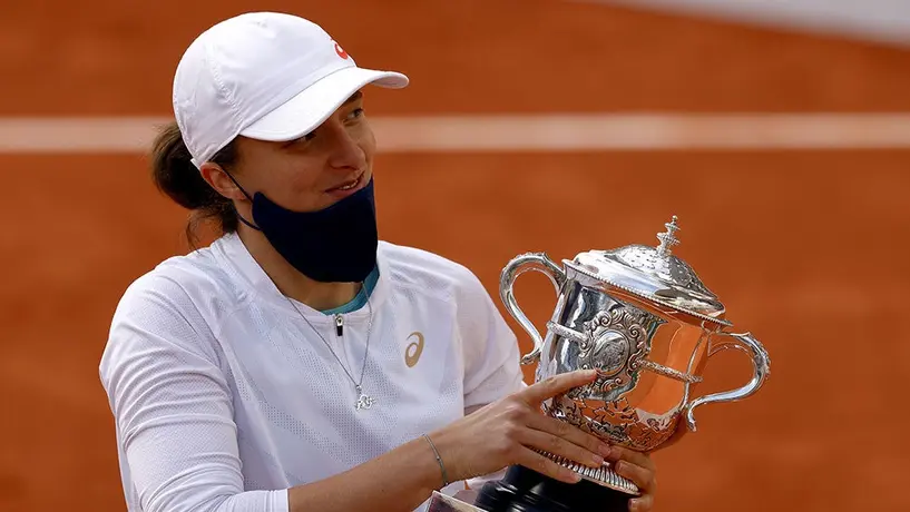 Roland Garros: Iga Swiatek, de 19 años, venció a Kenin y se coronó en Francia