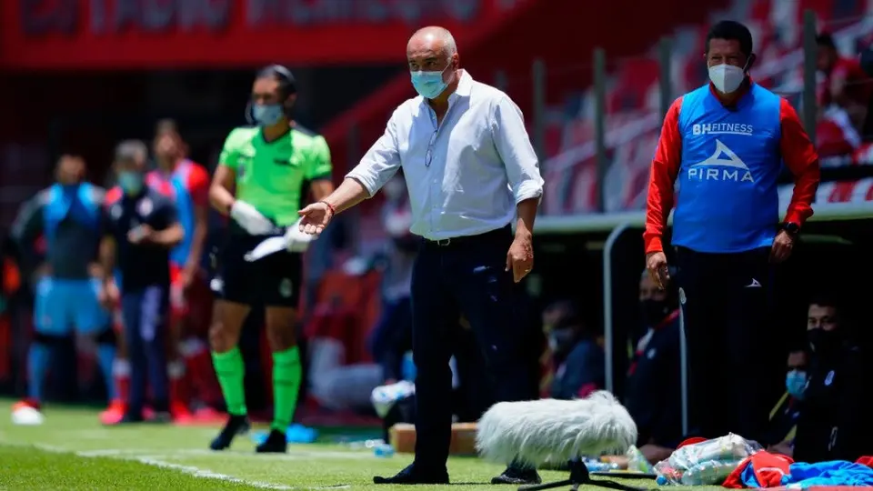 Memo Vázquez: 'Tenemos que trabajar más en la defensa, regalamos goles'