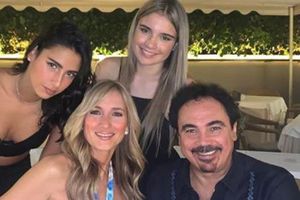 Hugo Sánchez presumió la graduación de prepa de sus hijas