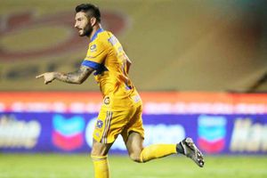 Gignac se relaja con su familia previo a Clásico Regio