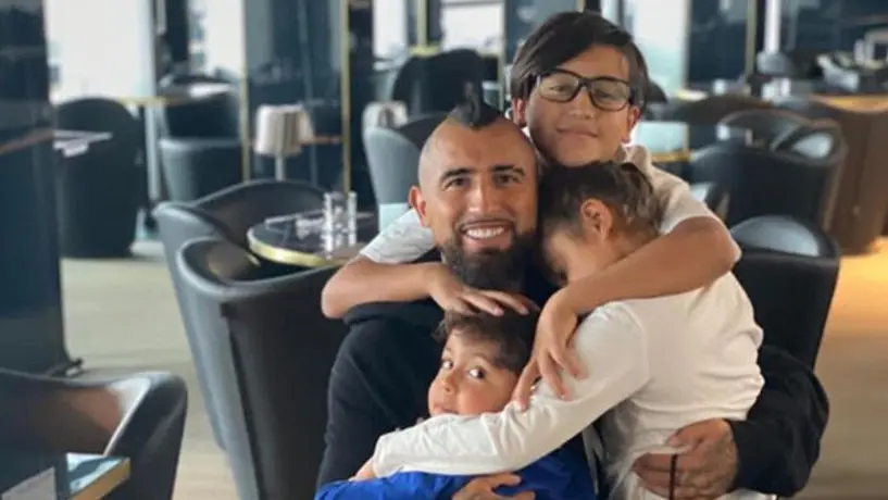 Hijo de Arturo Vidal es criticado en redes sociales por lujos a su corta edad