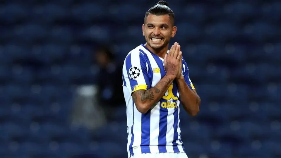Tecatito Corona, el jugador más valioso de la Primeira Liga