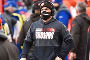 Browns: Kevin Stefanski regresó a instalaciones del equipo tras superar el Covid-19
