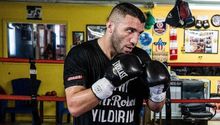 Avni Yildrim, ilusionado con vencer al Canelo pese a no ser favorito